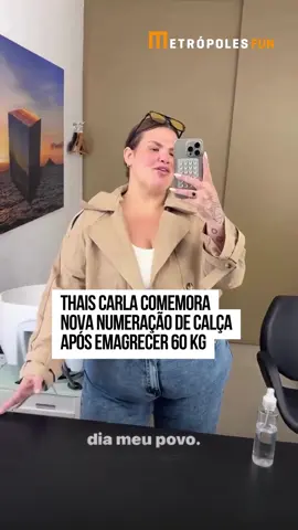 Conquista! ❤ Thais Carla compartilhou com os seguidores que conseguiu reduzir o número das calças que veste, passando do 66 para o 54. A influenciadora realizou uma cirurgia bariátrica em abril deste ano e já emagreceu 60 kg.  
