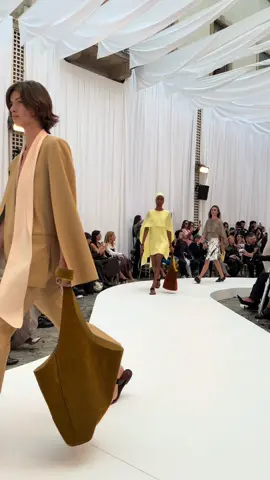 @Alberta Ferretti SS/26 #milanfashionweek #fashion #Runway #iphone17pro #apple 