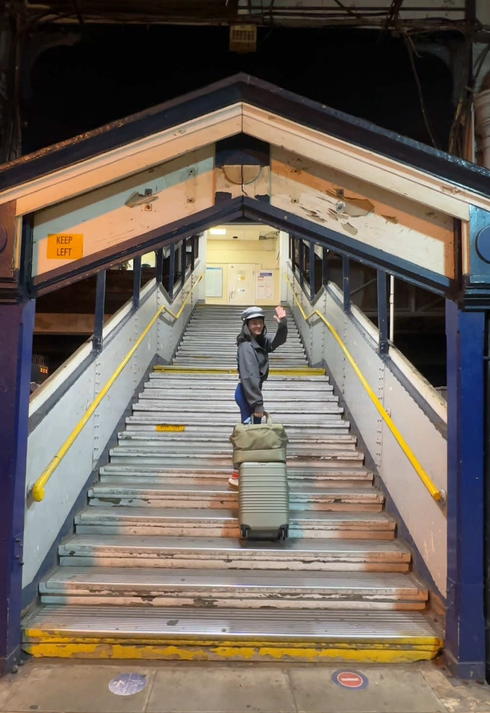 Lets go pick up some apartment keys…shall we?!!  #theholiday #london #apartmentswap #travel 