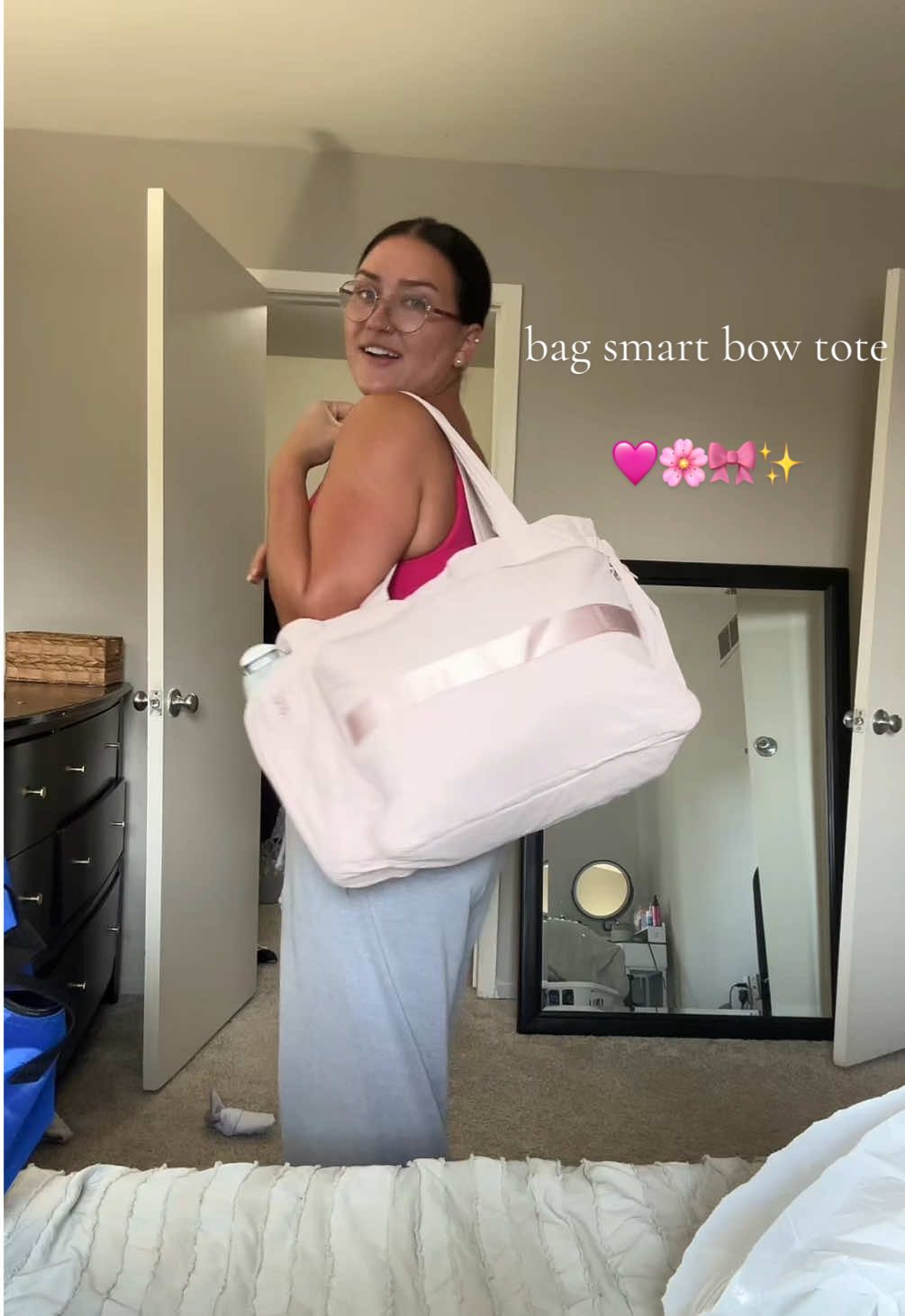 psa i also use the waterproof pocket as a lunchbox by putting an ice pack and snacks in there sometimes 🤭 #bagsmart #nursingstudent #nursingschool #nursing #studentnurse 