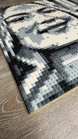 THIS was SO SMART!!!! Reusable building blocks will turn a simple photo into a poster made of building blocks. 🥰🥰 @mozabrick_world 