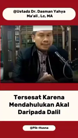 Mengamalkan Dalil, Bukan Mencari-Cari Dalil Seorang Muslim berkewajiban : ° Tidaklah berbicara, berpendapat sampai mengikuti apa yang difirmankan oleh Allâh Azza wa Jalla dan disabdakan oleh Rasul-Nya.  ° Ketaatan dan tundukan, Allâh Azza wa Jalla berfirman: يَا أَيُّهَا الَّذِينَ آمَنُوا لَا تُقَدِّمُوا بَيْنَ يَدَيِ اللَّهِ وَرَسُولِهِ ۖ وَاتَّقُوا اللَّهَ ۚ إِنَّ اللَّهَ سَمِيعٌ عَلِيمٌ Hai orang-orang yang beriman, janganlah kamu mendahului Allâh dan Rasul-Nya dan bertakwalah kepada Allâh. Sesungguhnya Allah Maha Mendengar lagi Maha Mengetahui. [al-Hujurât/49:1]. Adab yang wajib dijadikan pedoman tiap Muslim. ° Imam Ibnu Katsîr rahimahullah mengatakan, “Ini adalah adab-adab yang Allâh Azza wa Jalla mendidik hamba-hambaNya kaum Mukminin untuk bermuamalah dengan Rasul Shallallahu ‘alaihi wa sallam, dengan sikap menghargai, menghormati dan mengagungkan Beliau Shallallahu ‘alaihi wa sallam “. [Tafsîrul Qur`ânil ‘Azhîm 7/364] ° Syaikh as-Sadi rahimahullah berkata, “Ini memuat adab dengan  Allâh Azza wa Jalla dan Rasul-Nya, serta mengagungkan, menghormati dan memuliakan Beliau Shallallahu ‘alaihi wa sallam ”. ° Kata Syaikh as-Sadi rahimahullah, “Allâh Azza wa Jalla memerintahkan para hamba-Nya yang beriman melalui konsekuensi keimanan mereka kepada Allâh dan Rasul-Nya untuk melaksanakan perintah-perintah Allah dan menjauhi larangan-larangan-Nya dan hendaknya mereka berjalan sesuai perintah-perintah Allâh dan mengikuti Sunnah Rasûlullâh Shallallahu ‘alaihi wa sallam dalam seluruh urusan mereka, dan agar mereka tidak berjalan di depan Allâh Azza wa Jalla dan Rasul-Nya Shallallahu ‘alaihi wa sallam. Yaitu dengan tidak mengatakan sesuatu hingga Allâh Azza wa Jalla mengfirmankan sesuatu, dan tidak memerintahkan sesuatu hingga Allah memerintahkannya.  Inilah hakikat beradab di hadapan Allâh dan Rasul-Nya dan merupakan indikator kebahagiaan dan keselamatan seorang hamba”. [Taisîrul Karîmir Rahmân, hlm. 743]. Allâh Azza wa Jalla berfirman. فَإِمَّا يَأْتِيَنَّكُمْ مِنِّي هُدًى فَمَنِ اتَّبَعَ هُدَايَ فَلَا يَضِلُّ وَلَا يَشْقَىٰ ﴿١٢٣﴾ وَمَنْ أَعْرَضَ عَنْ ذِكْرِي فَإِنَّ لَهُ مَعِيشَةً ضَنْكًا وَنَحْشُرُهُ يَوْمَ الْقِيَامَةِ أَعْمَىٰ Maka jika datang kepadamu petunjuk dari-Ku, lalu barang siapa yang mengikuti petunjuk-Ku, ia tidak akan sesat dan tidak akan celaka. Dan barang siapa berpaling dari peringatan-Ku, maka sesungguhnya baginya penghidupan yang sempit, dan Kami akan menghimpunkannya pada Hari Kiamat dalam keadaan buta. [ Thâhâ/20:123-124] Ibnu ‘Abbâs Radhiyallahu anhu berkata, “Allâh Azza wa Jalla menjamin tidak sesat di dunia dan celaka di akhirat bagi siapa saja yang membaca Al-Qur`an dan mengamalkan kandungannya”. Nabi Shallallahu ‘alaihi wa sallam menegaskan: تَرَكْتُ فِيْكُمْ مَا إِنْ تَمَسَّكْتُمْ بِهِمَا لَنْ تَضِلُّوْا بَعْدِيْ كِتَابَ اللهِ وَسُنَّتِيْ Aku tinggalkan di tengah kalian, jika kalian berpegang-teguh dengannya, maka tidak akan sesat, ‘Kitabullah dan Sunnahku”. [HR. Al-Hâkim dalam al-Mustadrak 1/93. Dishahîhkan oleh Al-Albâni dalam Shahihul Jâmi’ no.2934] Allahu'alam