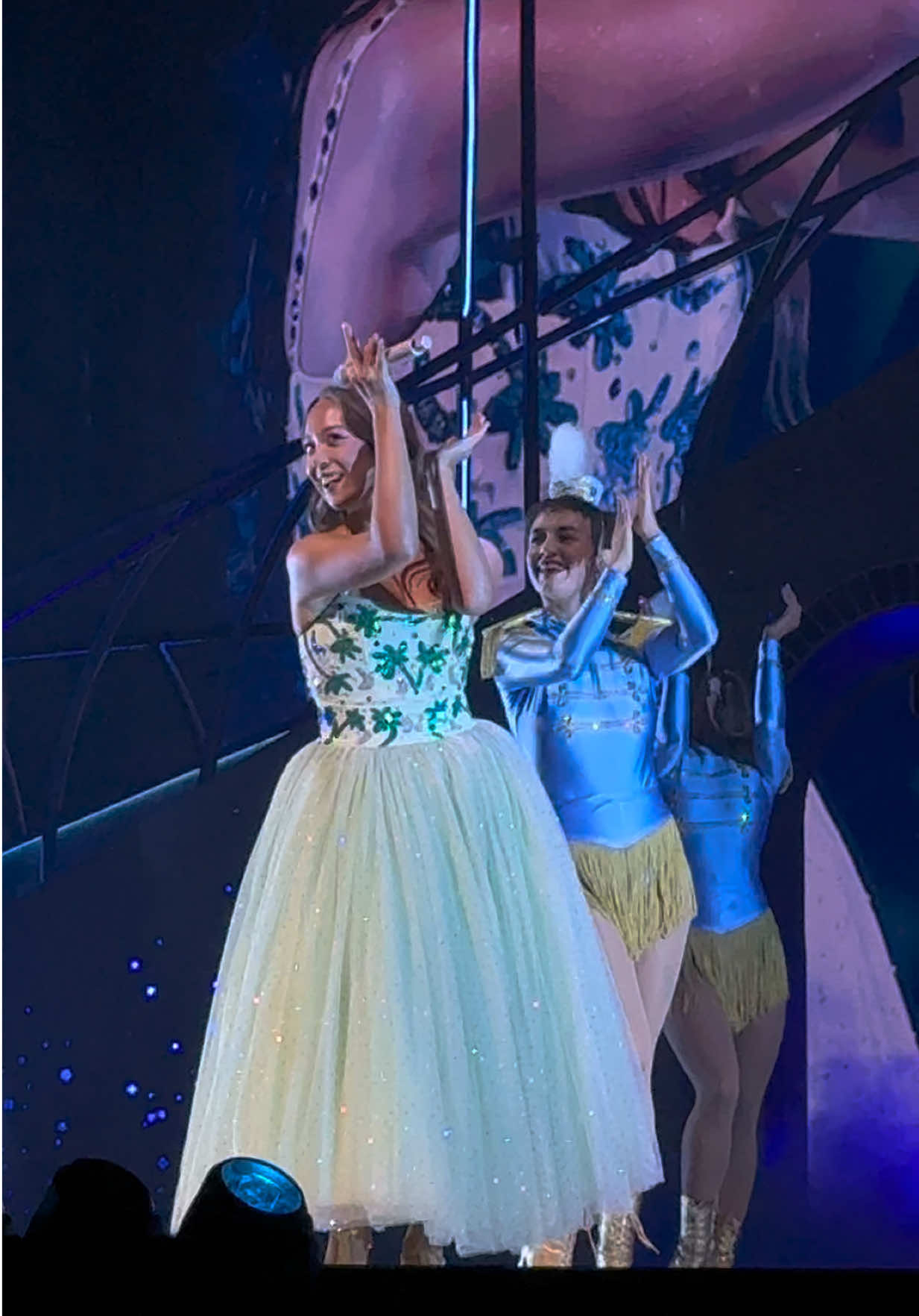 She is beauty, she is grace... and she IS THAT GIRL. @laufey @laufeyland #laufey #laufeytour #lovergirl #amatteroftime #fyp 