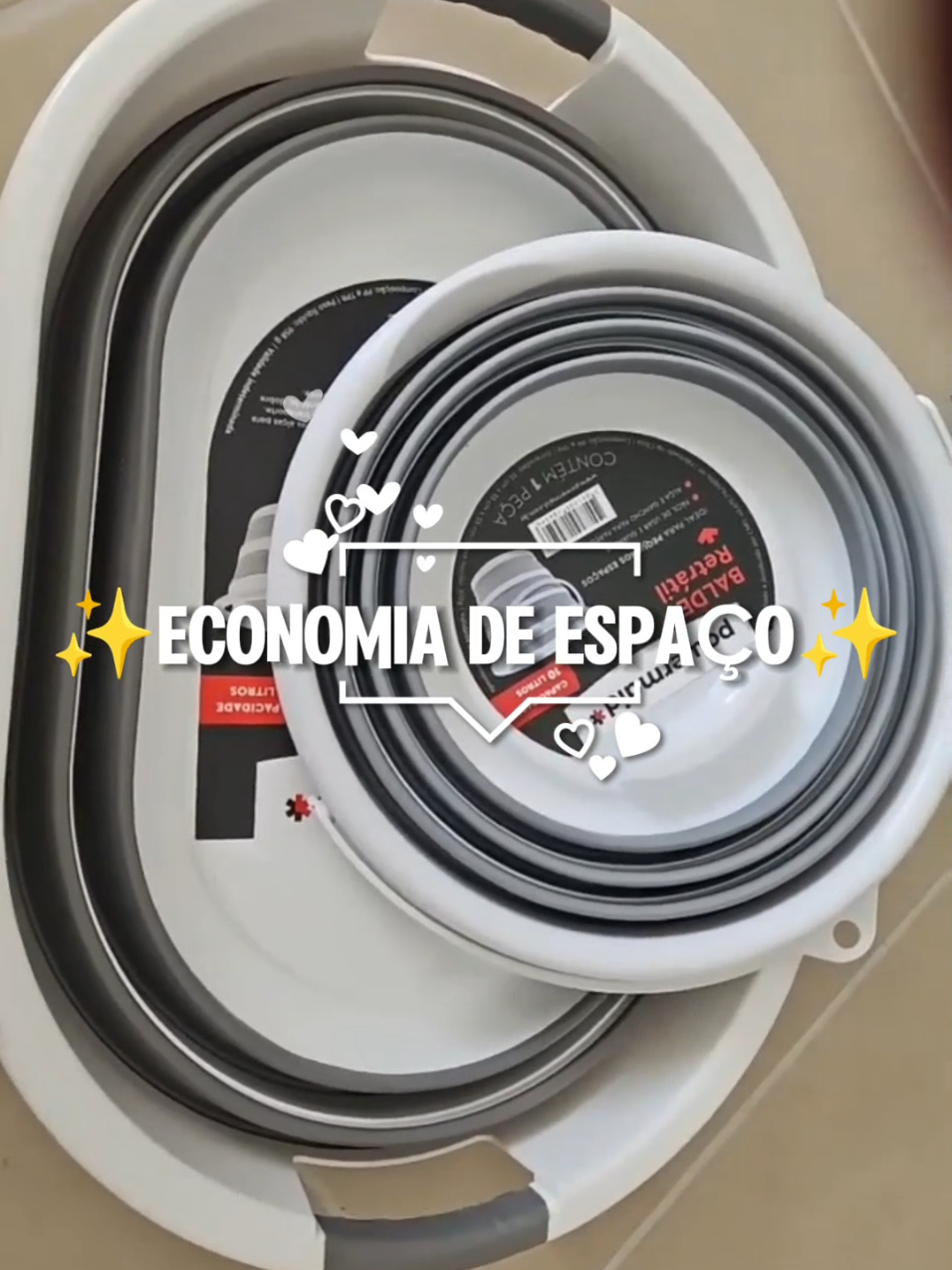 🔥 Balde que some quando você não precisa! 🪣✨ Balde Dobrável Retrátil 👉 Ocupa pouco espaço, é flexível e super resistente! Disponível em 26L e 10L – ideal para casa, camping e muito mais!  Não esquece: ✅ Siga @vitrinetata ✅ Compartilhe com quem ama 👉 Comente 