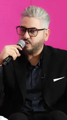 من الواقع إلى التغيير منذ خمسة عشر عامًا ونحن نعيش في قلب الواقع… واقعٍ يفيض بمعاناة اليتامى، ودموع المسنين، وصوت الفقراء الذي ظلّ طويلًا بلا صدى. واقعٌ لم نقرأه في الكتب، بل لمسناه في الأزقّة الضيقة، في بيوتٍ متهالكة تحت الجسور، وفي وجوهٍ أنهكها الصمت والحاجة. لكننا لم نرضَ أن يكون هذا الواقع قدرًا أبديًا. من بين الركام، ولد الأمل… ومن الألم، صُنع القرار: أن نتحوّل من مجرّد شهود على المعاناة، إلى صُنّاع للتغيير. هكذا وُلدت مسيرتنا: من بيتٍ واحد آوينا فيه عائلة مشرّدة، إلى مئات البيوت التي حملت مفاتيحها دموع الفرح. من وجبة غذاء سُدّت بها جوع بطون صغيرة، إلى آلاف السلال التي حفظت كرامة عوائل كاملة. من صرخة مسنّ تائه، إلى دارٍ تحضنه بالأمان والاحترام. واليوم… نحن على أعتاب فصل جديد. فالرسالة التي بدأت إنسانية خالصة، تتحوّل الآن إلى مشروع وطني جامع، يضع الإنسان في مركز الاهتمام، ويمنح الصوت لكل من لا صوت له. من الواقع إلى التغيير… هي ليست مجرد كلمات، بل عهدٌ نخطّه بدموع الأمهات، بابتسامة الأطفال، وبكل يدٍ امتدت معنا لتبني وطنًا يليق بالإنسان. #علي_عذاب #مو_وعود_فعلنا_موجود #تيار_من_الواقع_الوطني⁩