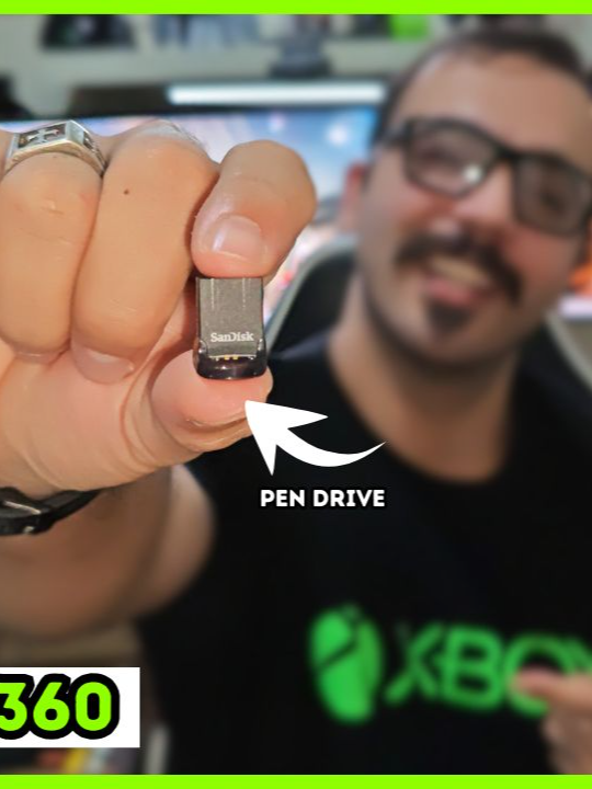 Como usar um PEN DRIVE como SSD interno no Xbox 360 Cansado da lentidão do seu Xbox 360?  Neste vídeo, eu vou te mostrar como fazer um upgrade incrível e super barato! Vamos usar um Pen Drive de alta velocidade, o SanDisk Ultra Fit, para simular um SSD interno e melhorar drasticamente o desempenho do console. Você vai ver como os jogos carregam mais rápido e a navegação fica mais fluida.  Neste tutorial, você vai aprender:  Qual Pen Drive usar: Por que o SanDisk Ultra Fit é a melhor opção para essa técnica.  Formatação: O passo a passo de como formatar o Pen Drive para que o Xbox 360 o reconheça.  Instalação: Como configurar o Pen Drive para ser usado como armazenamento principal ou para jogos específicos.  Teste de Desempenho: Comparativo do antes e depois, mostrando a velocidade de carregamento de jogos como GTA V, Forza Horizon e Red Dead Redemption.  Dicas e Truques: Como otimizar o uso do Pen Drive para obter o máximo de performance.  Se você quer dar uma nova vida ao seu Xbox 360 sem gastar muito, este vídeo é para você! #seusena #seusenaoficial #seusena_ #videogame #videogames #games #game #Xbox360 #PenDrive #SSD #Upgrade #Xbox360Lento #SanDiskUltraFit #Tutorial #GTA5 #ForzaHorizon #RedDeadRedemption #Gamer #Console #Xbox