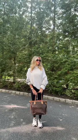 Where style meets the details ✨ Welcome to your new daily edit #fashioninspo #StreetFashion #OOTD #outfitinspo #casualstyle @ESSENTIALS. 