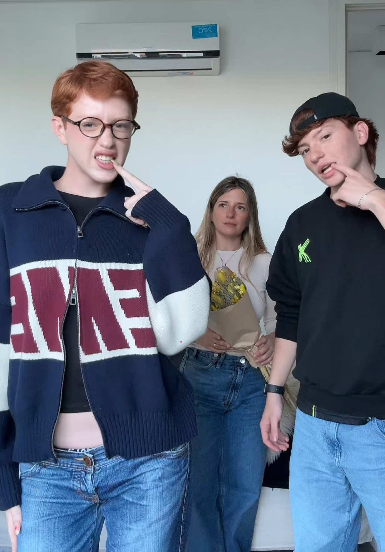 mamá no entendía nada… le pueden decir a mi hermana gemela que aparezca más perritas? 😡😡 #Parati LOS AMO<3