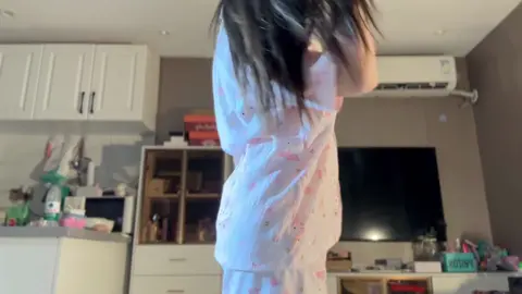 骗你的 乖是装的 忘本才是我的本性#完美身材 #大雷甜妹 #软妹萝莉 #甜系女孩 