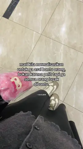 jadi orang yg bermanfaat bukan yg bisa dimanfaatkan #reminder #fyp #katakata #xybca #quotes 