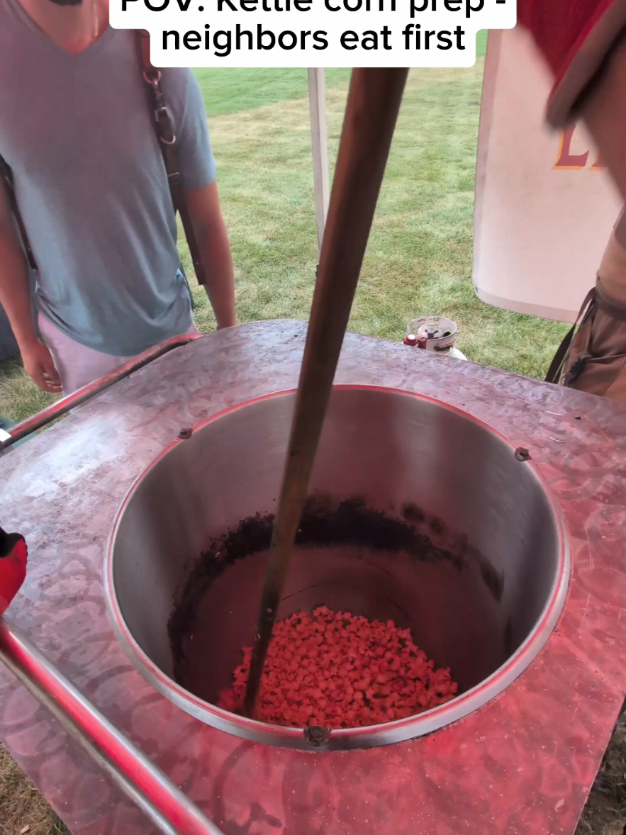 family first ❤️ #kettlecorn #lincolnlandkettlecorn #popcornnate #farmersmarket #popcorn 