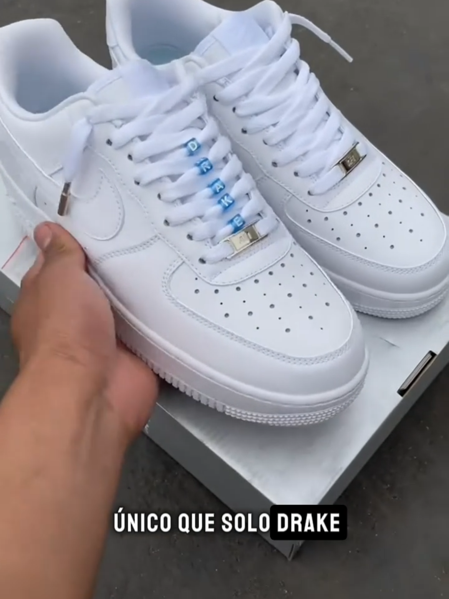 Obtén un estilo único e inugualable con las zapatillas NOCTA AIR FORCE ONE colaboración con DRAKE #zapatillasperu #onlineshopping #sneaker #streetwear #blackfriday #cyberwow #shoes #shoesaddict