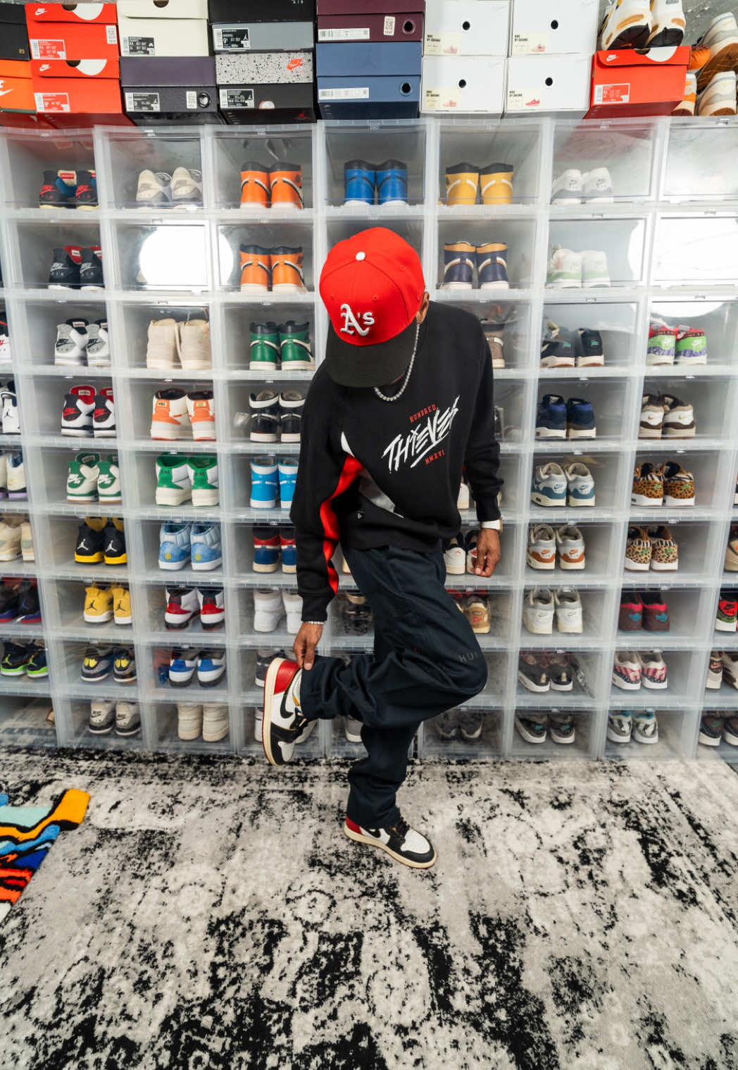 I need to get back to doing grwm 🙂‍↕️ ——— 🧢: Andre Ward 2.0 coming soon to @Homegame New York  👕: @100 Thieves  ⌚️: @FrostNYC  💼: 100 thieves 👖: 100 thieves  👟: @Jordan x UnionLa “Black Toe” ———  #grwm #mensstyle #streetwear #mensfashion #StreetStyle