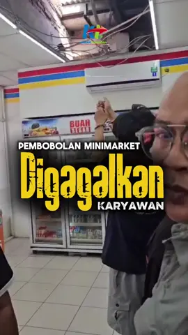 Warpada Maling!! Aksi pencurian di sebuah minimarket di Dusun Kecapangan, Desa/Kecamatan Ngoro, Kabupaten Mojokerto berakhir apes bagi pelaku. Berkat sensor gerak yang terpasang di dalam toko, aksi tersebut berhasil digagalkan dan sang pencuri tertangkap basah berkat alarm yang terpasang di Hanphone. #mojokerto #maling #indomaret #ngoro #kabarterdepan 