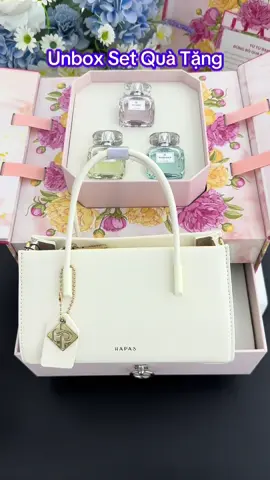 ✨ Unbox set quà sang xịn mịn ✨ Túi xách thanh lịch kết hợp cùng nước hoa mini – chuẩn combo khiến nàng rung rinh từ cái nhìn đầu tiên 🎁💖            #HAPAS #QUATANG2010 #YEUTUDIEUNHONHAT   