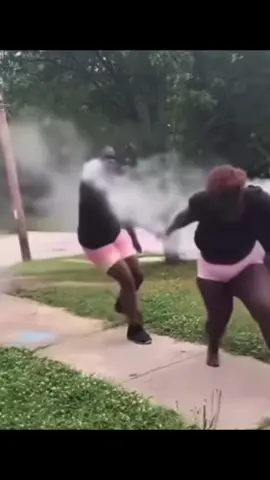 How mad you go gotta make somebody tip through a BBQ or up side they head 😩#kitashah #reelkita #reactionvideo #bbqpit 