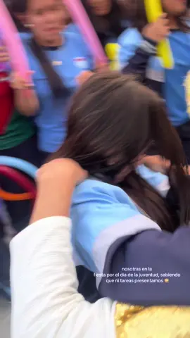 yaz y mareli se alokan😭 #diadelajuventud #celans #promo25 #modelo #trujilloperu🇵🇪 