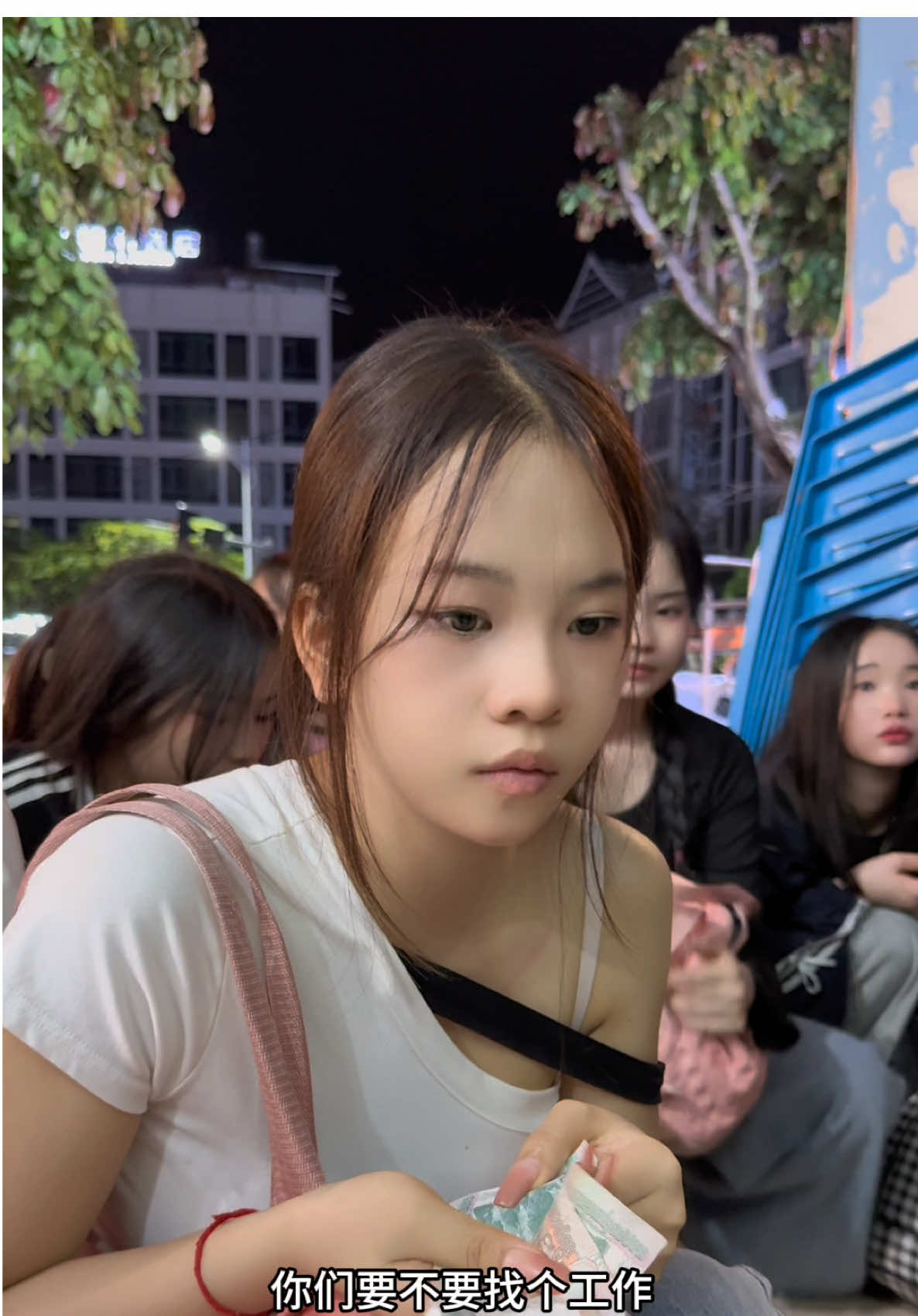 一群老挝女孩来到中国找工作#tiktok #china #laos🇱🇦 #fyp #xuhuong 