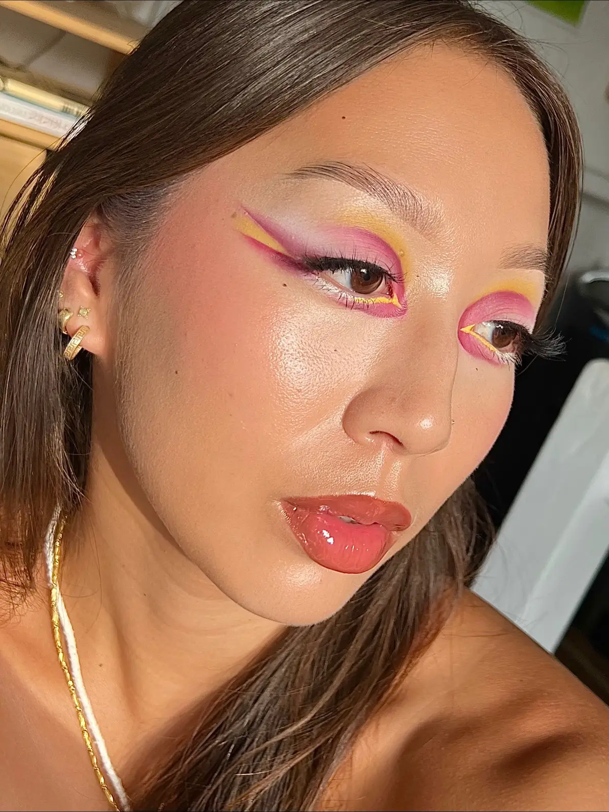 @Patrick Ta Beauty “she’s a doll” blush, “baby” highlighter @Fenty Beauty soft lit foundation “260”, match stix “suedish” @Huda Beauty faux filter concealer “2.1N” and “2.7N”  @ONE SIZE BEAUTY bouclé silk powder “medium”, powder melt setting spray  @Rare Beauty brow harmony lifting gel, illuminating primer @Laura Mercier loose powder “rose” @milkmakeup high roll mascara, hydro grip setting spray  @Trixie Cosmetics play pigments “finish her”, “mary go round”, “player one”, teletubbies palette @Kaleidos Makeup “the escape pod” palette @Half Magic by Donni Davy “i’ll pray for you” lip liner @LAWLESS Beauty forget the filler gloss “cherry vanilla” @ILIA Beauty lip crayon “genre” #eyeshadowlook #colorfulmakeup #fullglam #makeupideas #makeupinspo 