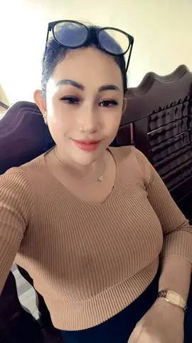 sambil menunggu kamu 😅😅😜