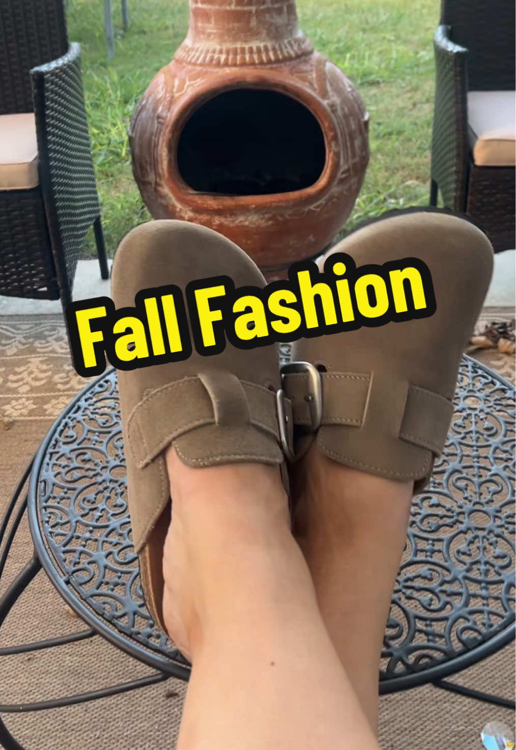 #sandals #clogs #fallfashion 