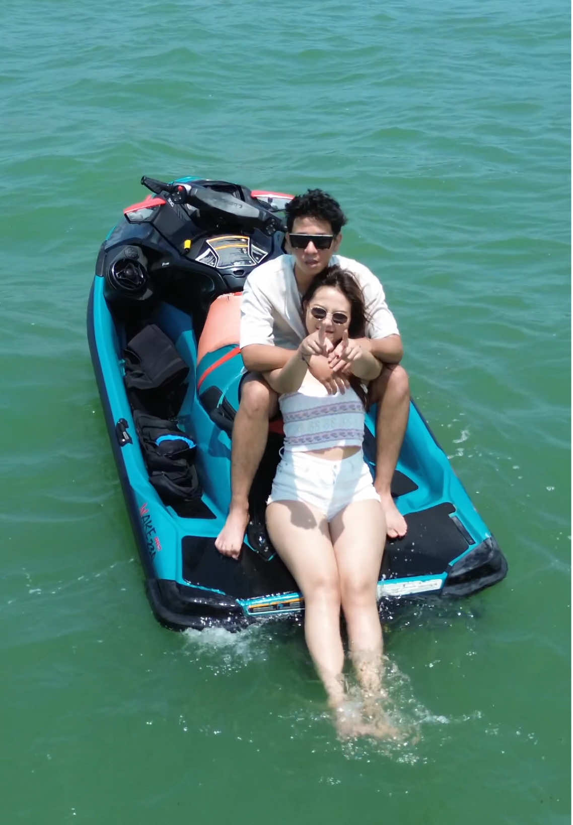 Mau momen romantis kayak gini? ✨  Rasakan keseruannya, abadikan kenangannya. Jetski Pangandaran siap bikin liburanmu makin istimewa. Booking sekarang! #JetskiPangandaran #Pangandaran #PangandaranBeach #ExplorePangandaran #WisataPangandaran 