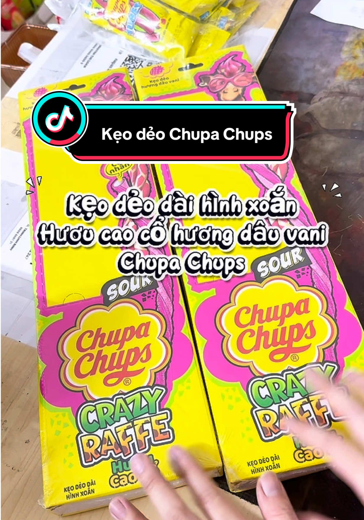 Kẹo dẻo Hươu Cao Cổ hương dâu vani có nhân của Chupa Chups, mấy bà đã thử chưa ??? #ancungtiktok #anvat #chupachups #keocauvong #keochupachups  @Tạp Hoá Cô Loan 🇻🇳 