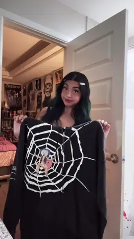 the cutest collection! :*🧵🪡 @hottopicofficial  #sponsoredbyHT #HTFxCoraline #horror #coraline #horrortok 