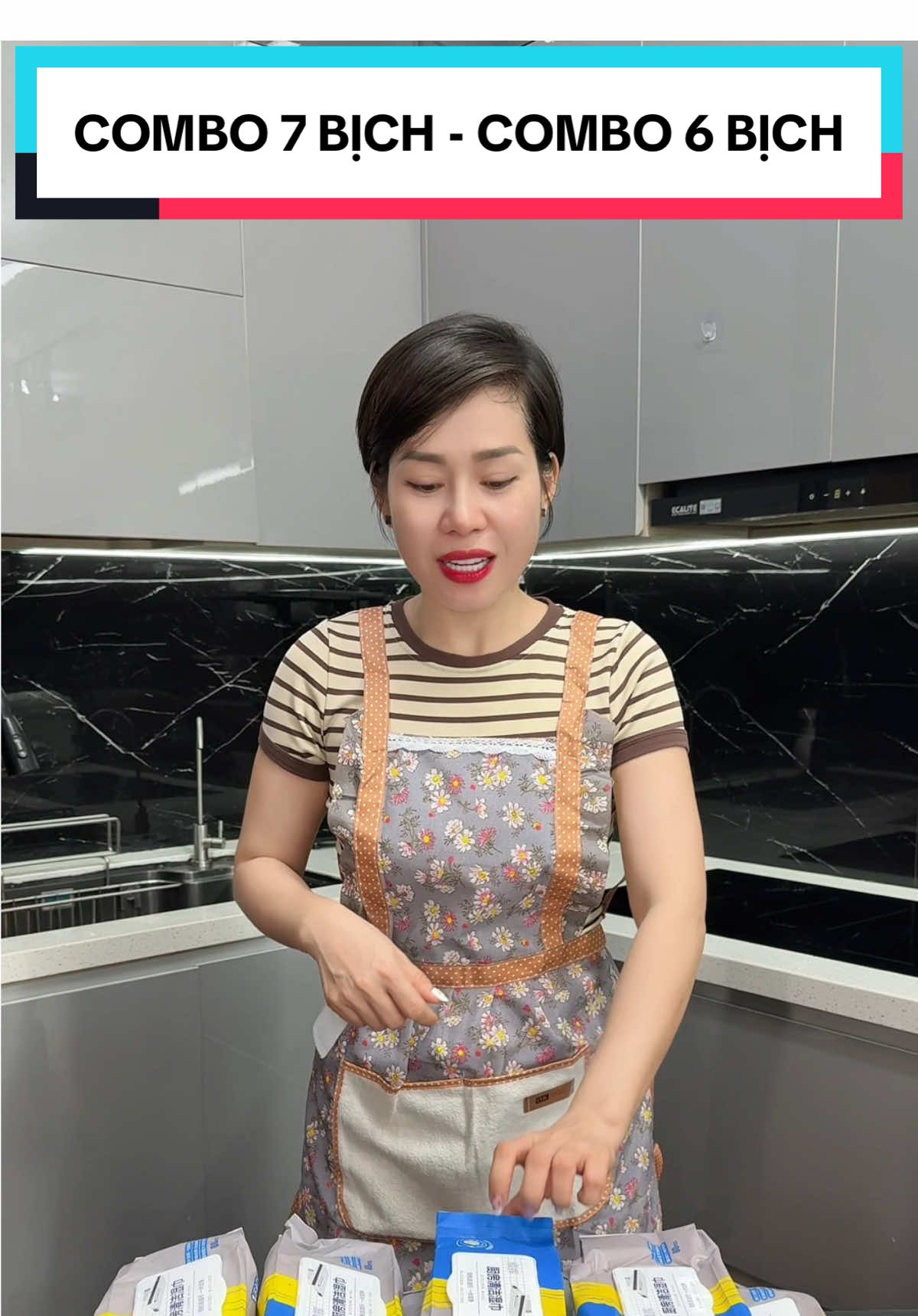 COMBO 7 BỊCH - COMBO 6 BỊCH Khăn Ướt Lau Bếp Đa Năng [ + Tặng thêm 1 túi MÀNG BỌC THỰC PHẨM ]. (kích thước khăn 20 x14cm) Không Độc Hại. Giấy Lau nhà bếp, Sạch Vết Dầu Mỡ. An toàn cho da #Cindythuytichcuc 