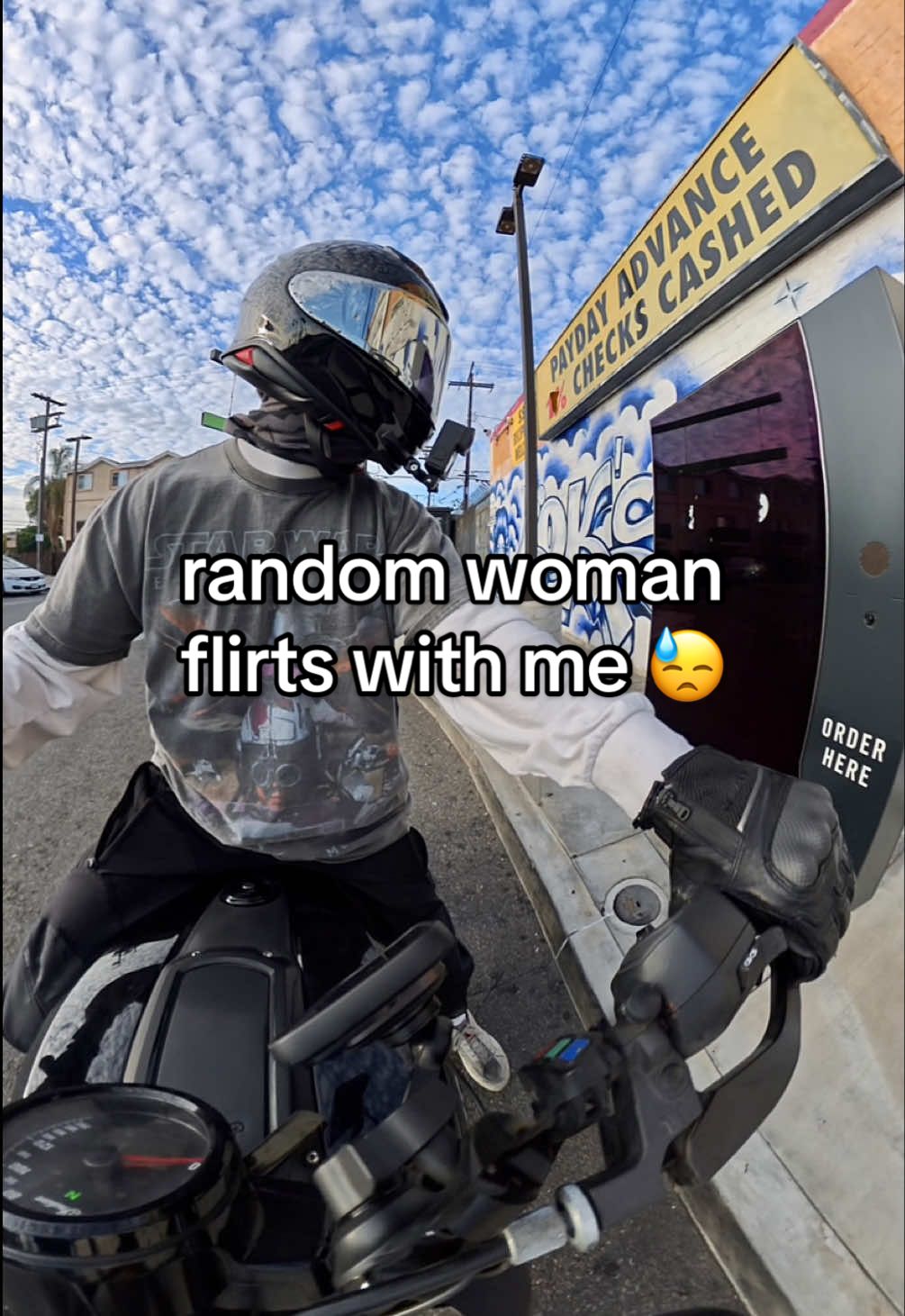 random woman tried speaking to me 😓 didn’t expect a jumpscare at the Starbucks window, they need to put a warning  why motorcycle stall 😔 #scared #biketok #motorcyclesoftiktok #motorcycle #starbucks