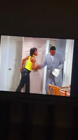 It be a lot happening outside. Sometimes I just wanna watch light ish that makes me chuckle a lil bit. 😂#tamiroman #comfortshow #thesteveharveyshow