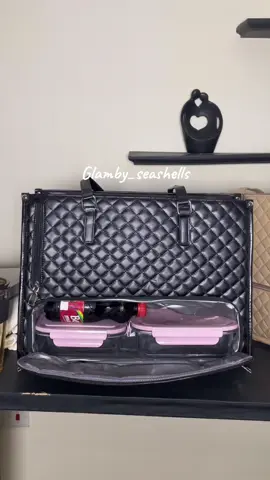 By popular request, the Large capacity tote bag with food compartment been restockedddd💃🏾 New colours another black type has been added 💃🏾 Still going for 350 cedis for the pattern type 320cedis for the smooth black (no extra purse) Hurry and buy before you hear sold out again. #totebag #lunchtotebag #handbag  #accra 