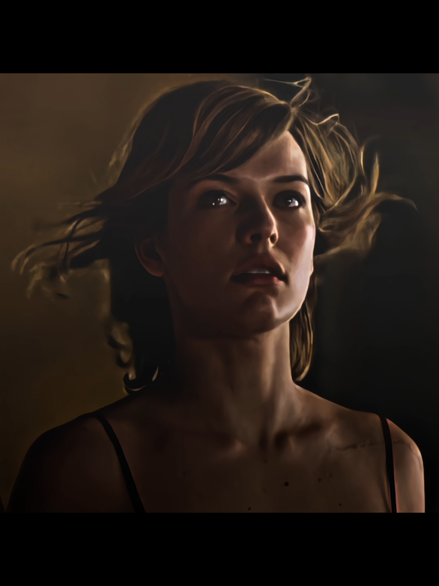 Alice 2002 × Alice 2012 ☠️❤️‍🔥 #aliceabernathyedit #aliceabernathy #alice #aliceresidentevil 