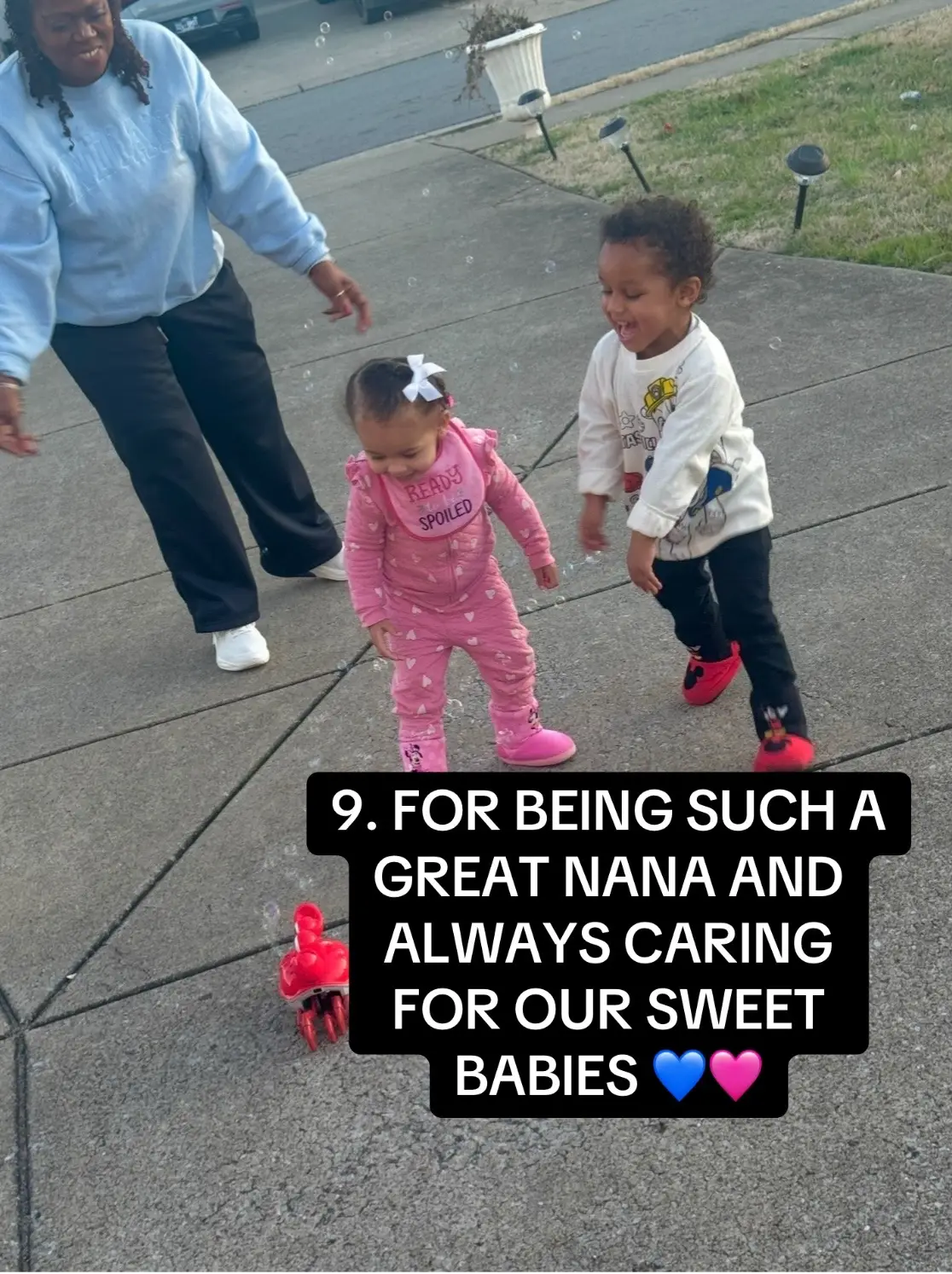 They love their nana @Mama DJ GLO 