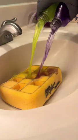 💖Congratulations are in order for my boo 🤌🏾 @NaTiVe 🫧 BuBbLeS 🫧 #Nativesfav3for3K ….. Laundry, Pine & DS for the win. Ngl, this lime 🍋‍🟩 and lav🪻 combo was tea. Follow her now and thank me later 😌💅🏾Congrats on 3k Queen 👑 #fyp #CleanTok #asmr 🎉#spongesqueezing 🫧