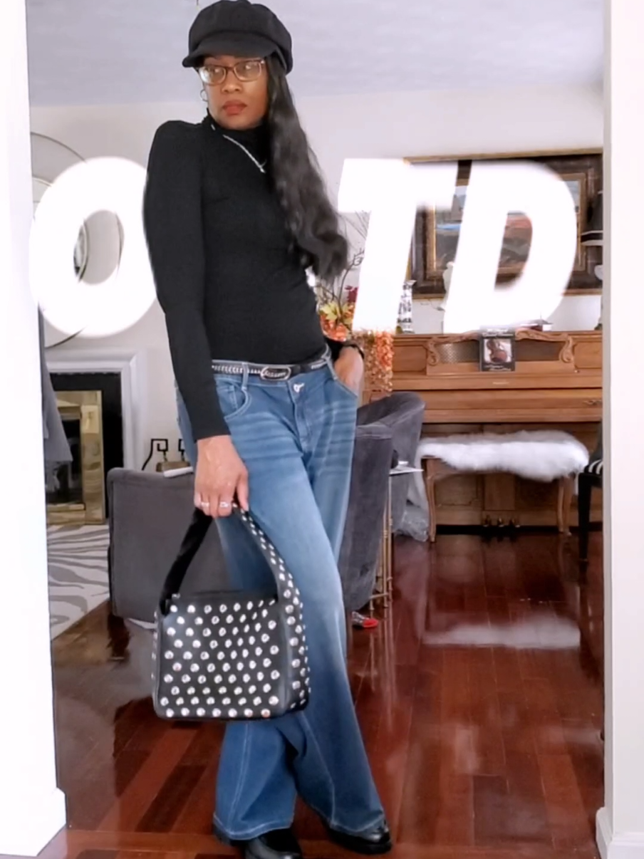 Just a casual little OOTD.  #fashionandstyle #casualoutfit  #fallootd #fallfashioninspo #ootds 