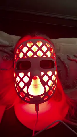 My new red light mask is creepy #redlighttherapy @Nourish #redlight 