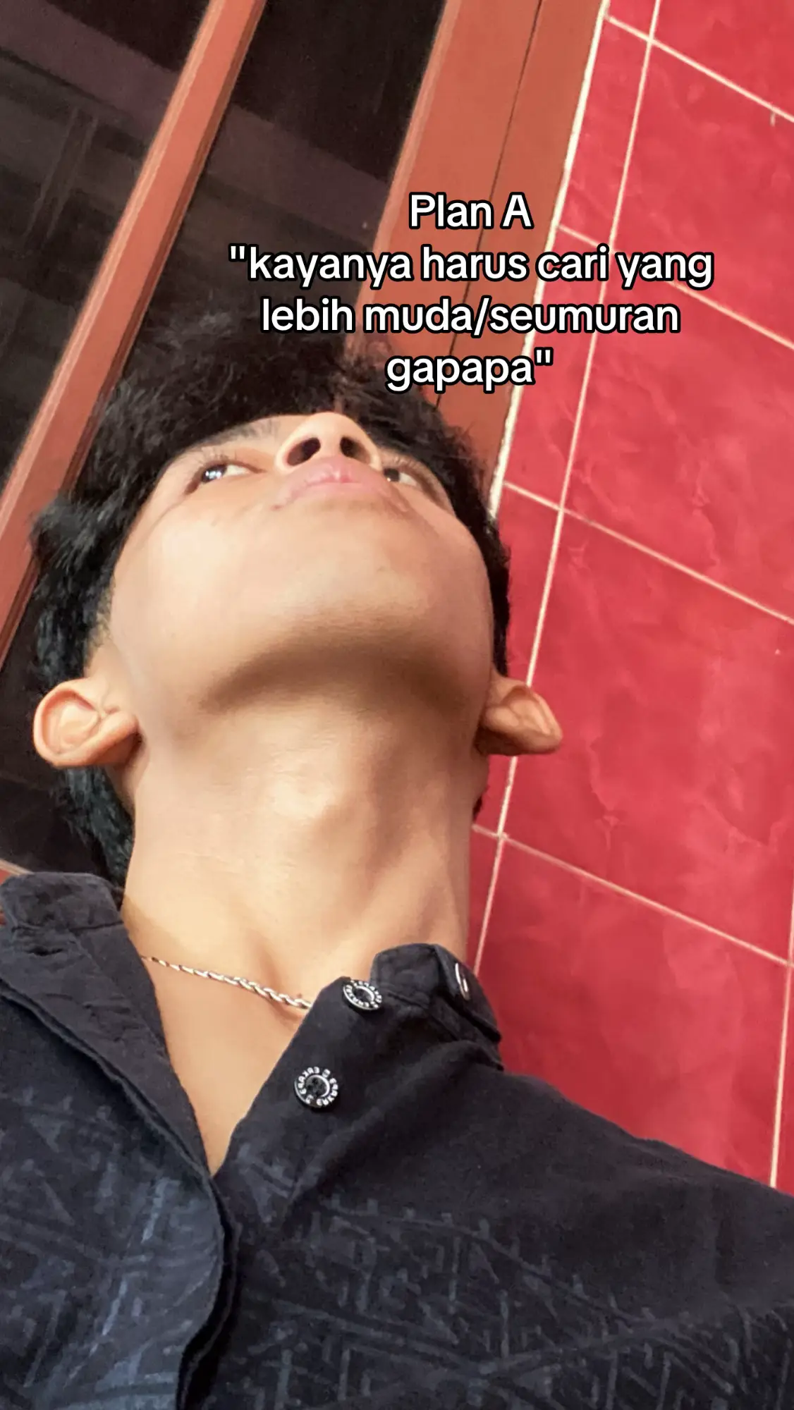 beda sendiri😭😭