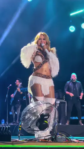 Na Praia Festival 2025  . . . @Joelma @Central de Fãs Joelma  #issoecalypso #brasilia #joelma #calypso #fyp 