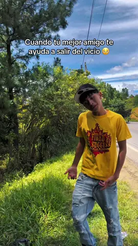 Cuando tu amigo te ayuda para salir del vicio 🌚#condorgt #fyp #comedia #humor 