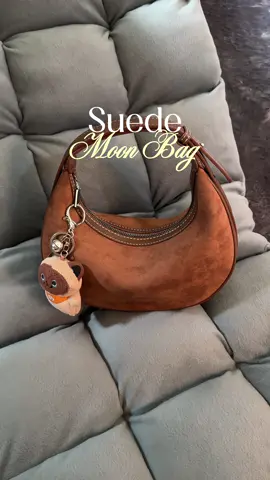 Madeline bag skrg ada versi suedenya! Cantikkkkk bgt😭🤎 @Bostanten #MoonSuedeBag #bostantenwomenbag #bostanten #bostantenbag 