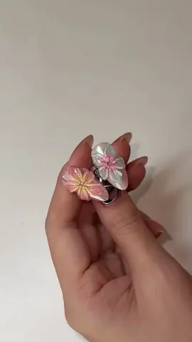 🩷🩵💛
