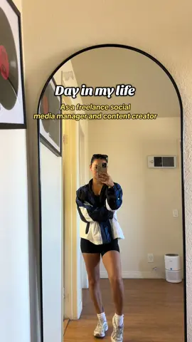 Come spend the day with me as a freelancer social media manager and content creator 