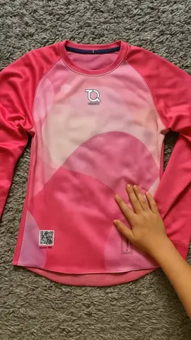 Jersey baju olahraga lengan panjang wanita. Bahannya adem, lembut di kulit, menyerap keringat dan nyaman di pakai olahraga. #bajuolahragawanita  #bajuolahraga  #jerseyolahraga 