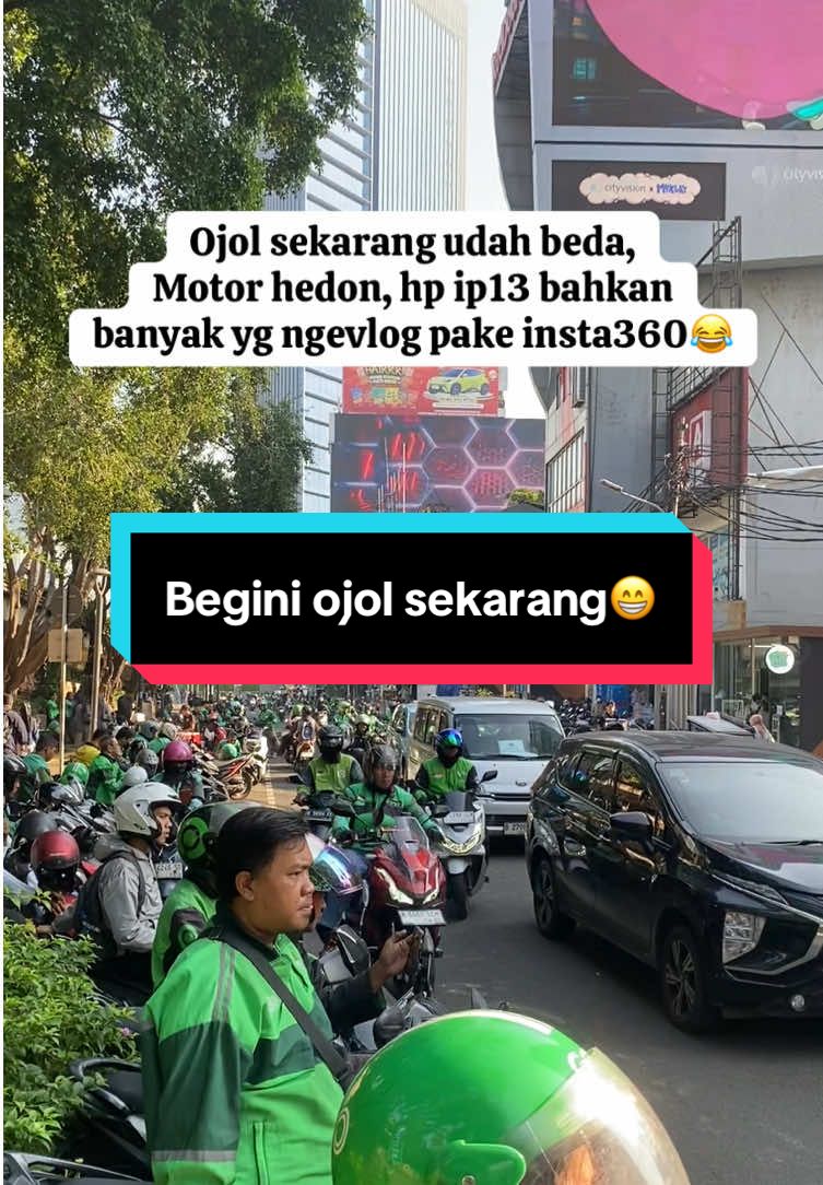 Apalagi ojol gen-Z, pada adu outfit wkwk #OjolLife #CeritaOjol #ngobrolbarengojoll #ojolgenz 