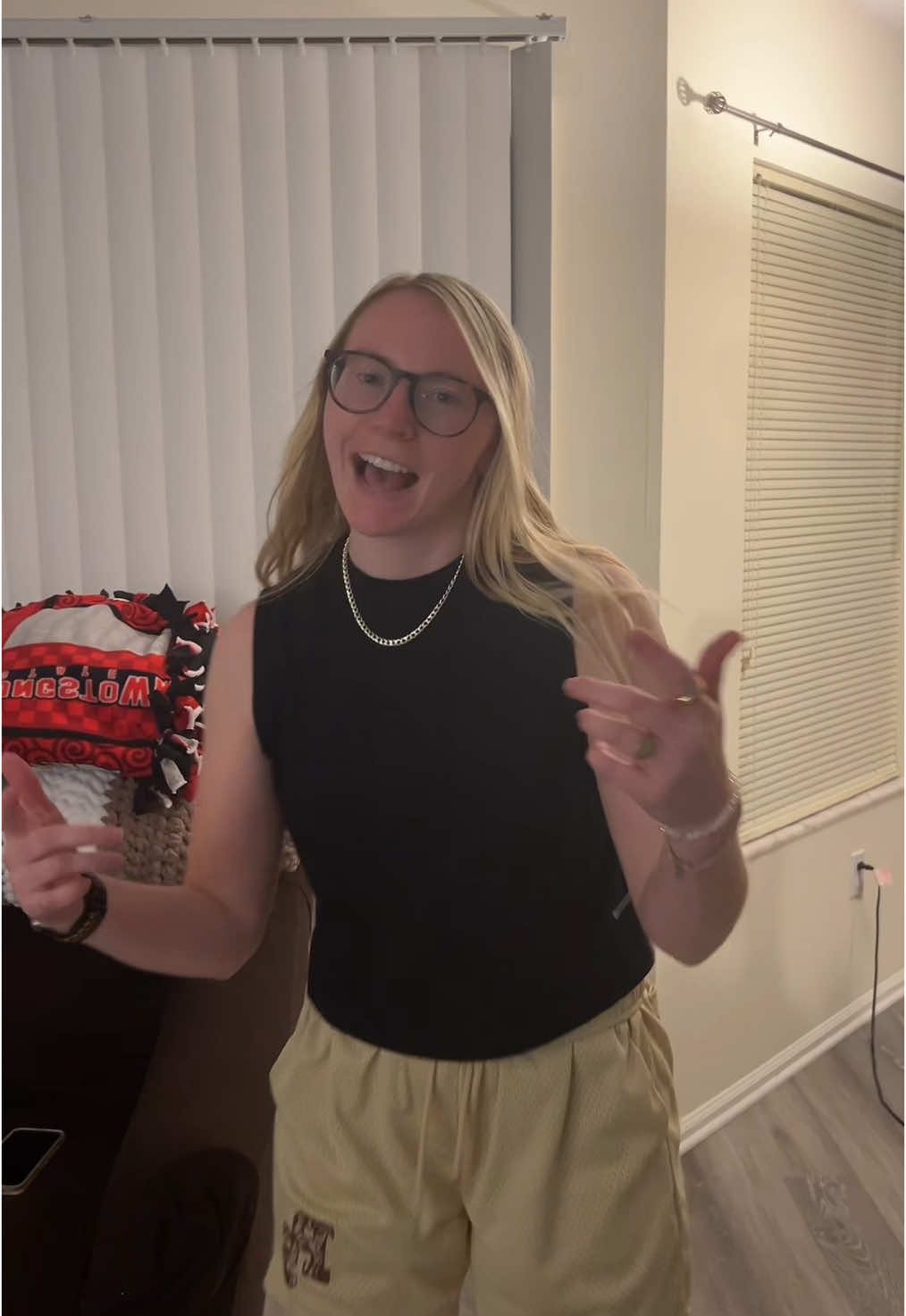 that lamp tho @Gabrielle🪩🌈🦋💍 #lgbt #wlw #wuhluhwuh #brysontiller 