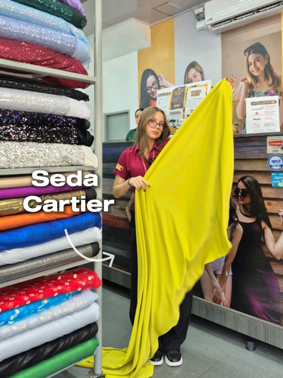 Seda Mate!! Una tela con la caída delicada y suavidad característica de la seda pero sin brillo, para quienes quieren lucir prendas más casuales, es suuuuper linda, ideal si buscas telas con caída ligera, livianas y con mucho movimiento #modafemenina #costura #moda #diseñodemoda #vestido 