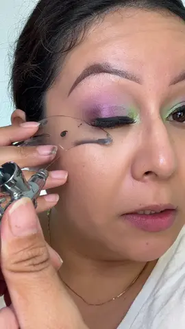 … 🤭😣 this does not harm my eyes. I am a professional Airbrush artist. Lol 😂 no has required.