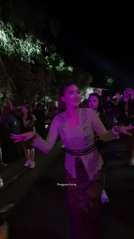 Lagu senengane nyeni🔥 @chesadwiaprillia. #fypviralシ #soundsystemjawatimur #karnavalsoundsystem #4upage #karnavalkenduruan2025 