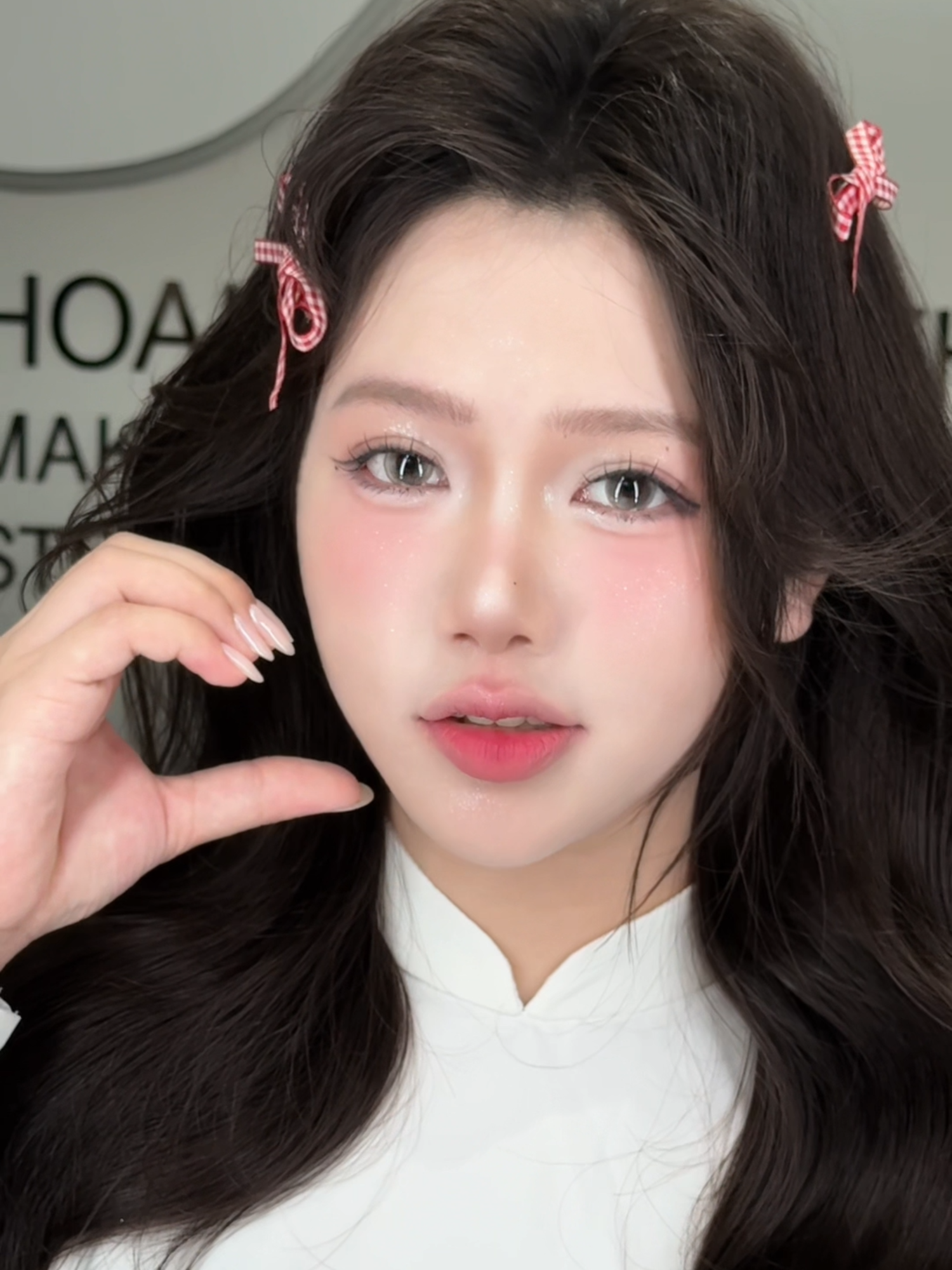 ✨ Visual nữ chính chính thức “đổ bộ” ✨ Cần gấp 1 tổng tài để cùng nhau tạo nên bộ phim thanh xuân mang tên Kỷ yếu 2025 🎬📸. 💄 Makeup chuẩn layout – nhan sắc bùng nổ, rực rỡ nổi bật nhất hội bạn! 📍 Hoàng Thanh Thảo Makeup Store – Mê Linh, Hà Nội 📲 0363.820.539 #makeup #makeupartist #hoangthanhthaomakeup #xuhuong #fypシ゚